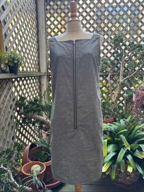 Amelia Gray Sleeveless Zip-Front Shift Dress. Size 14. 2 side pockets. EUC